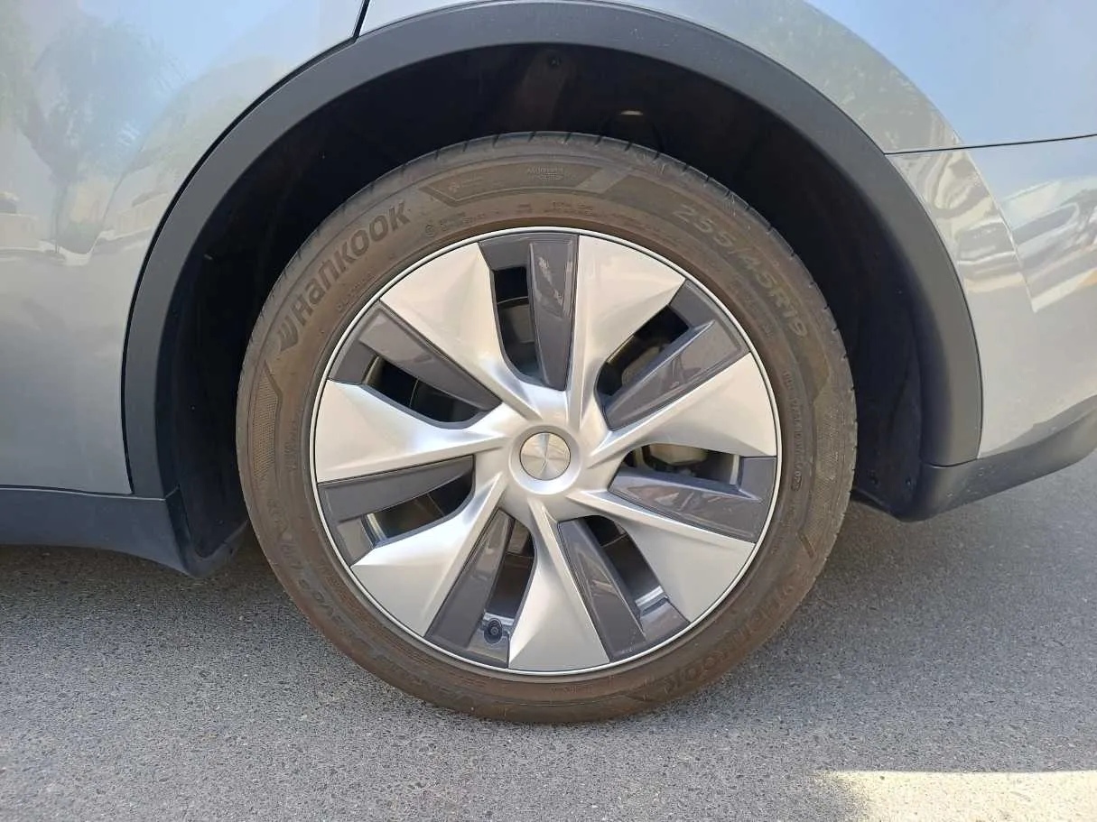Car image 9