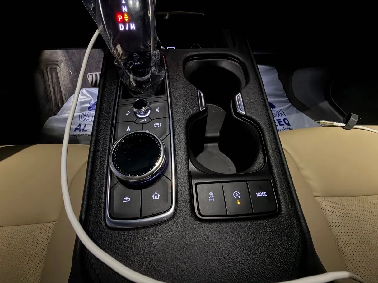 Car image 14