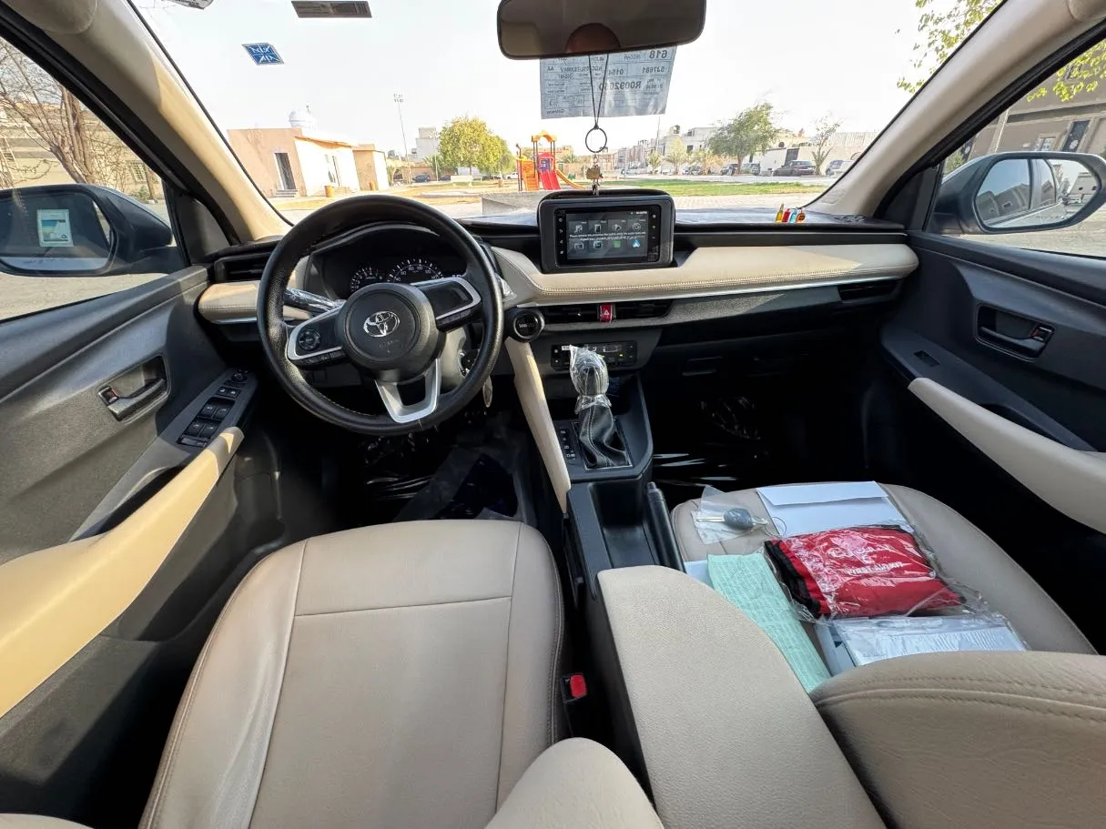 Car image 15