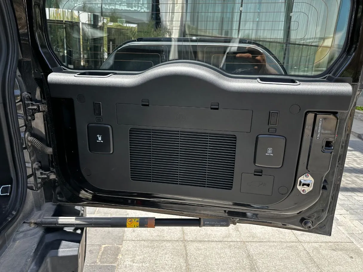 Car image 25