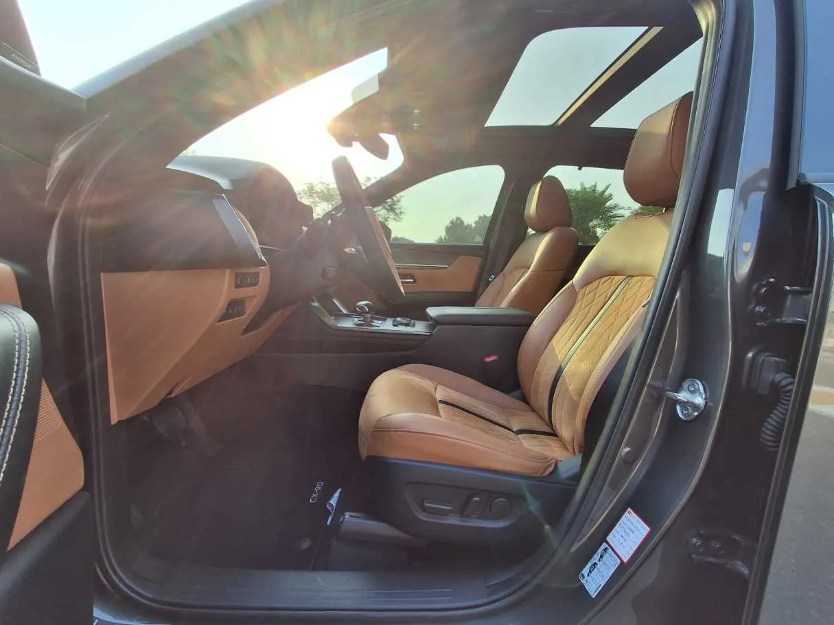 Car image 12