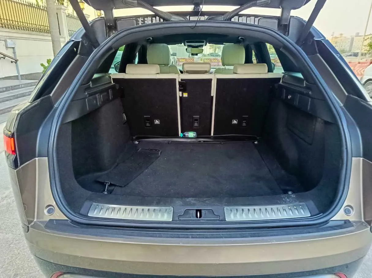 Car image 28