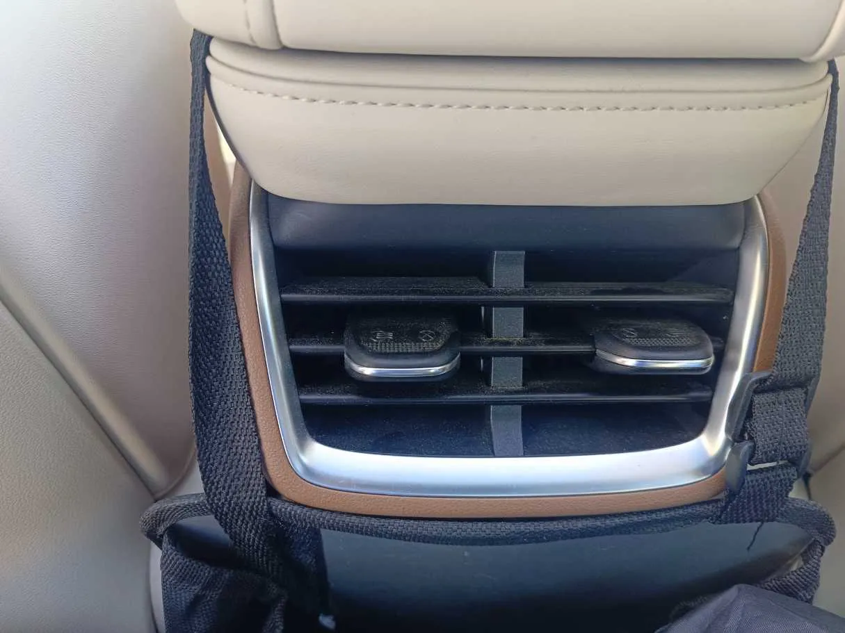 Car image 38