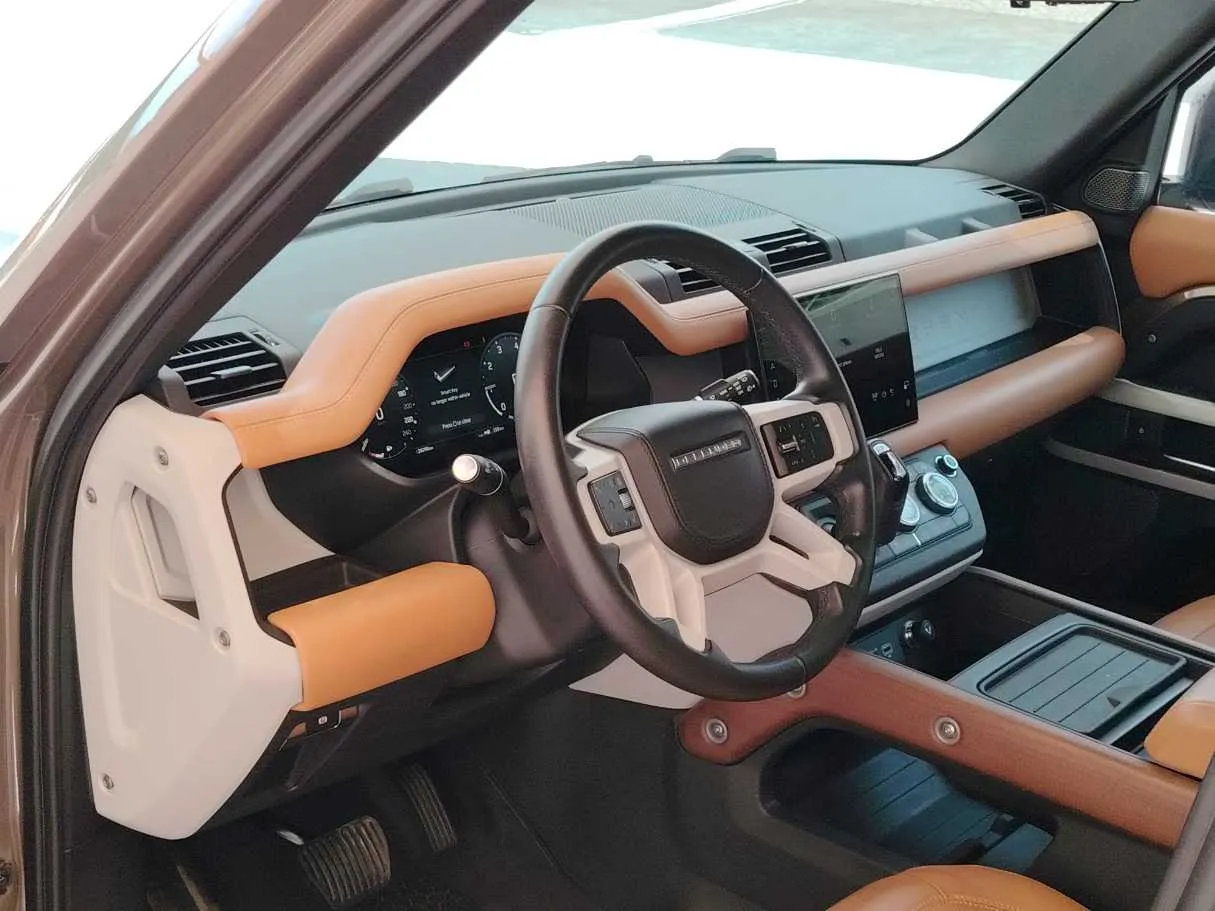 Car image 12