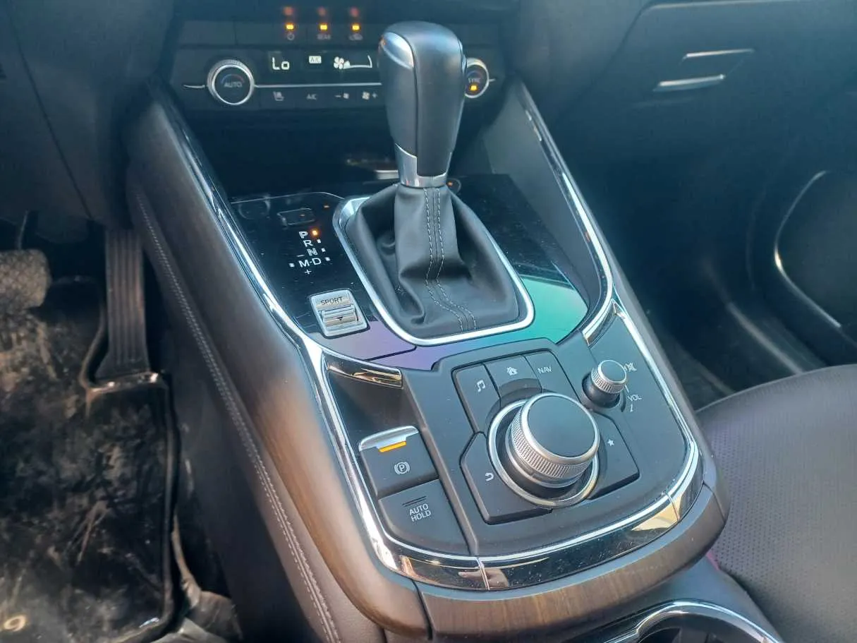 Car image 14
