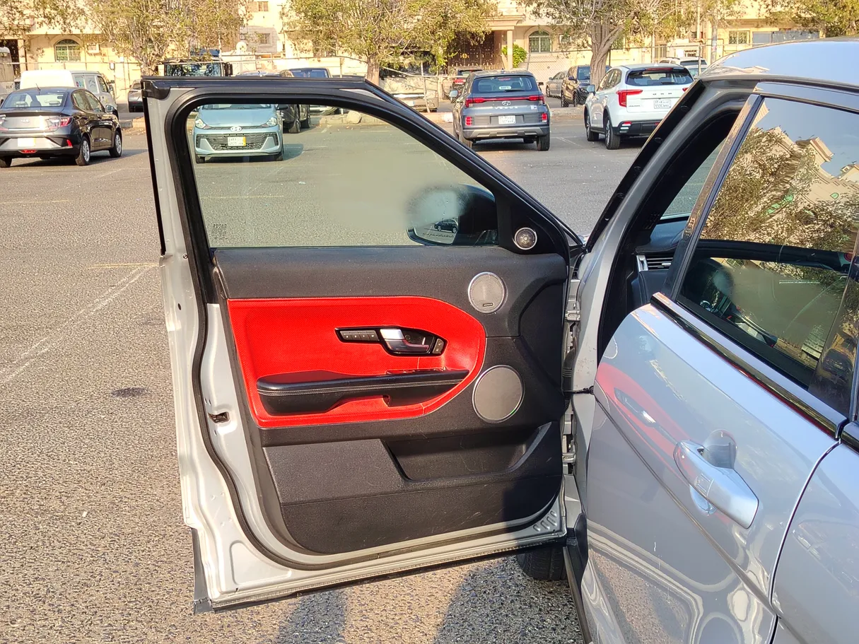 Car image 11