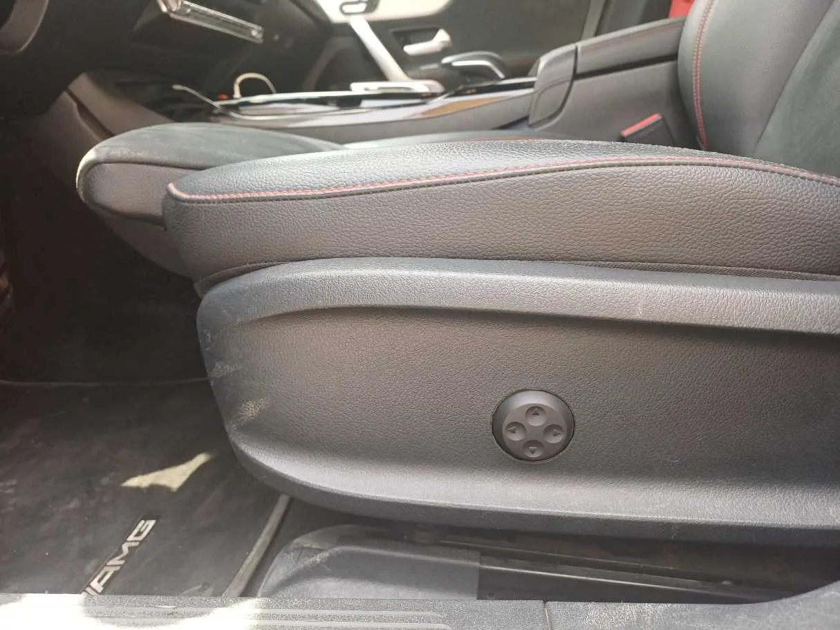 Car image 22