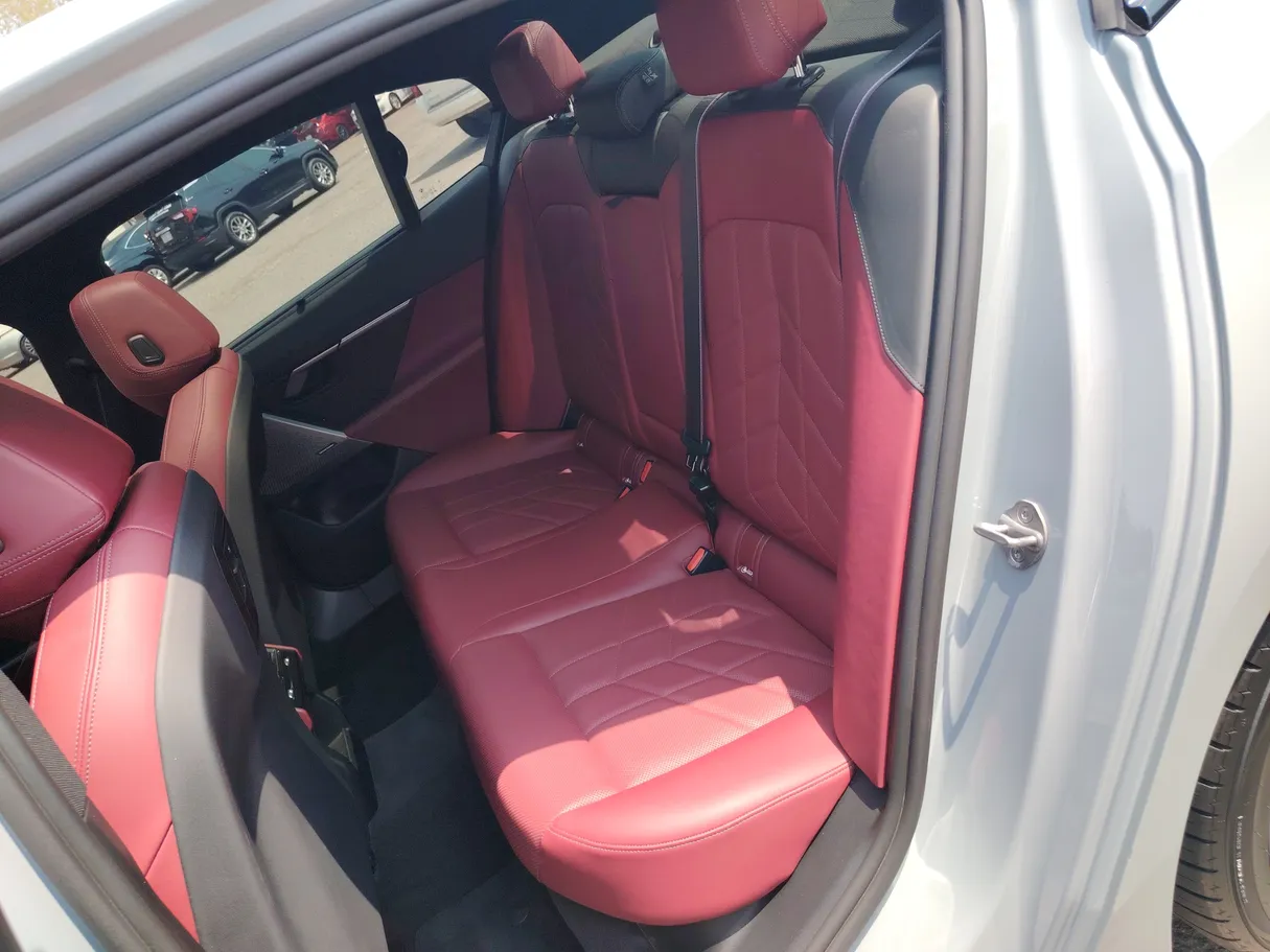 Car image 16