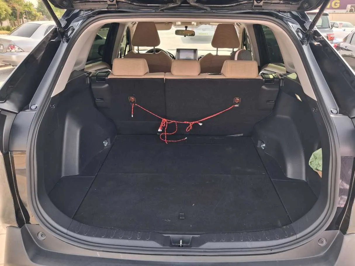 Car image 19