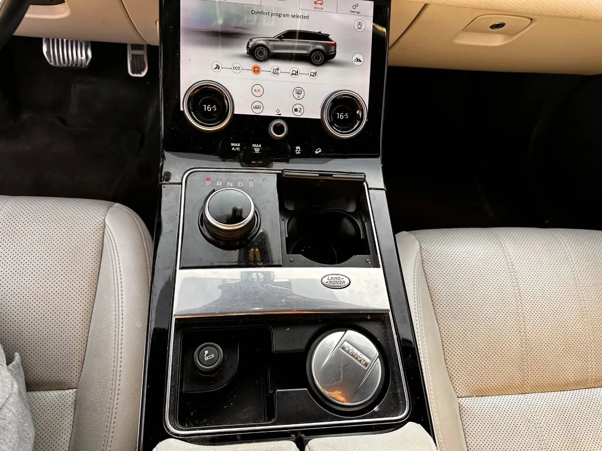 Car image 18
