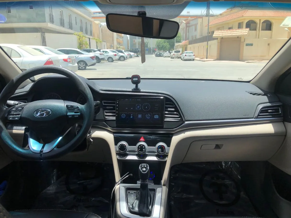 Car image 16
