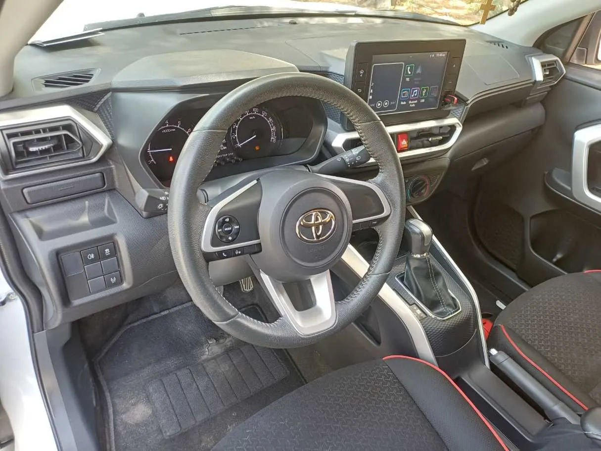 Car image 10