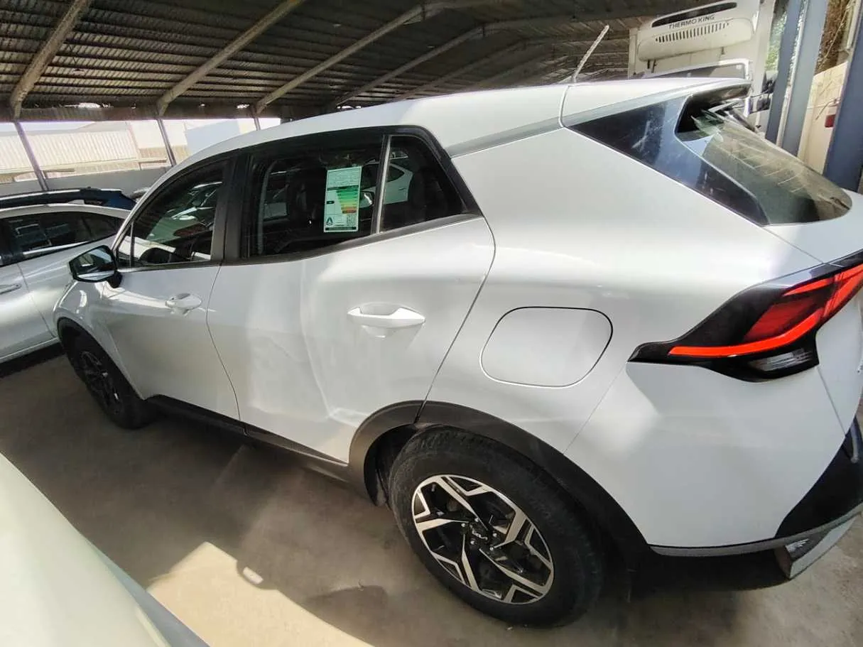 Car image 8