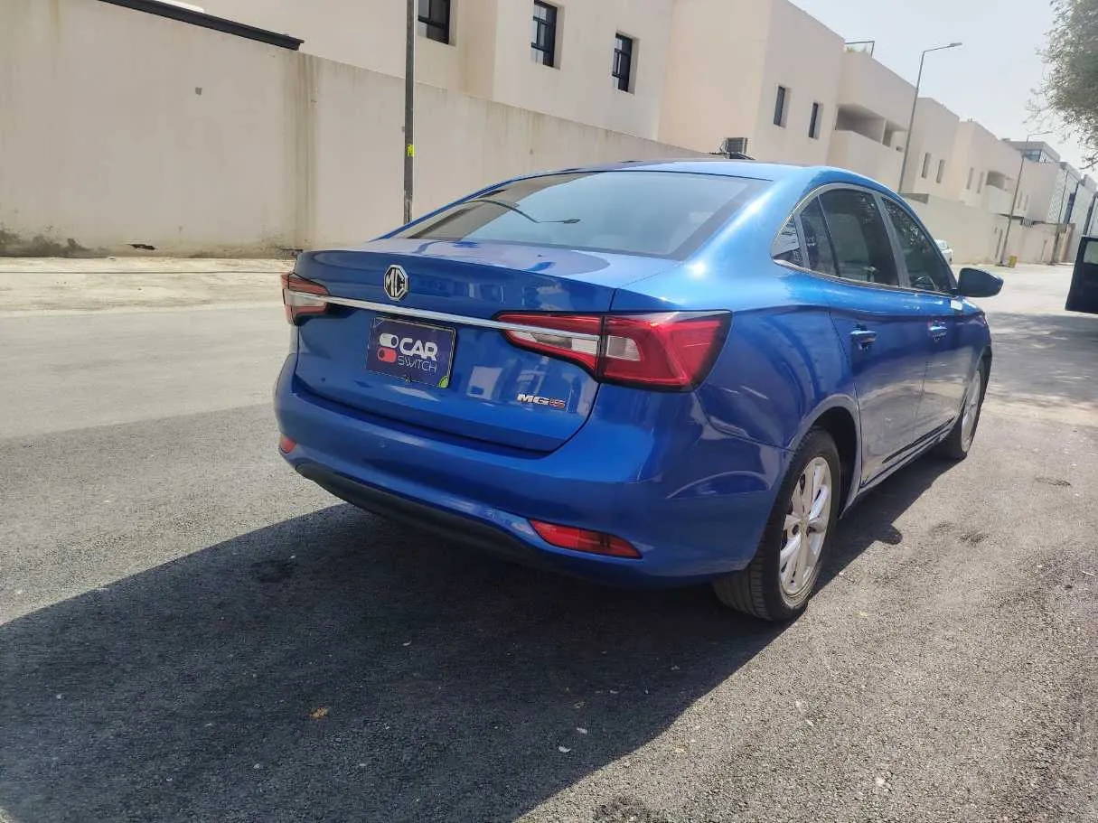 Car image 5