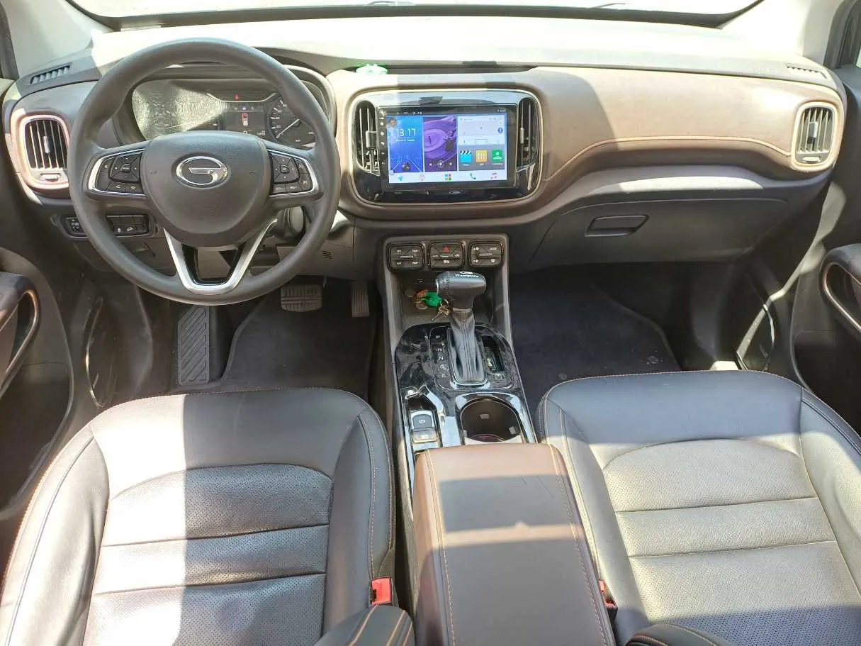 Car image 13