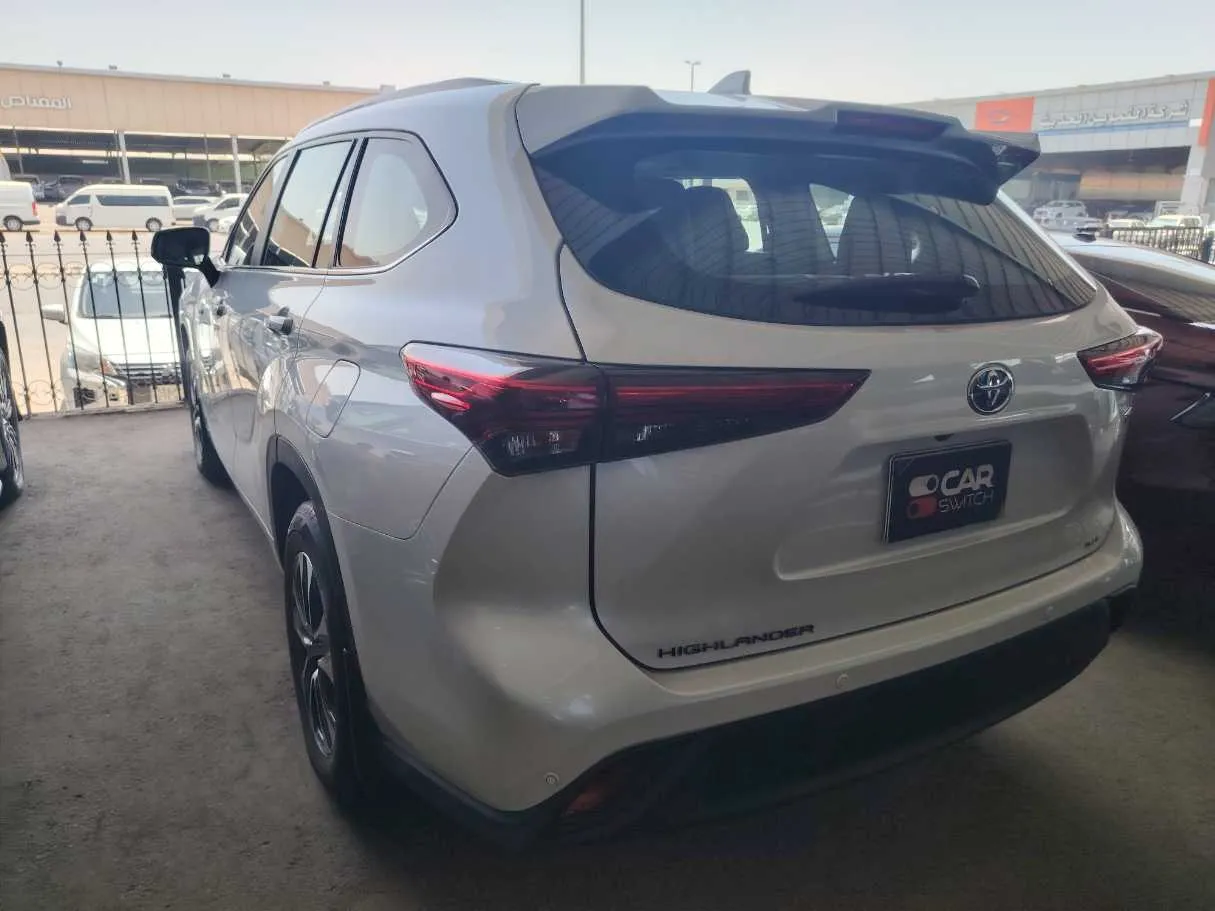 Car image 7