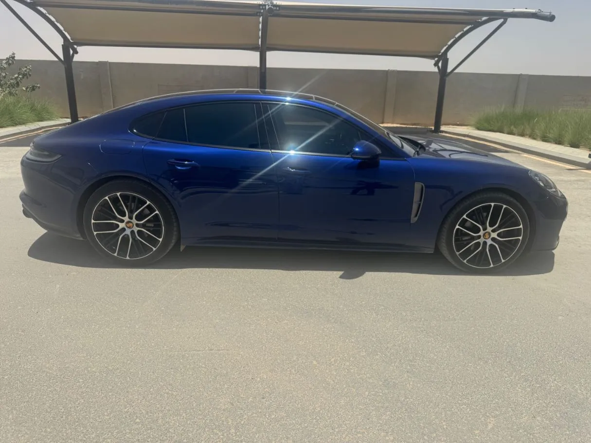 Car image 4