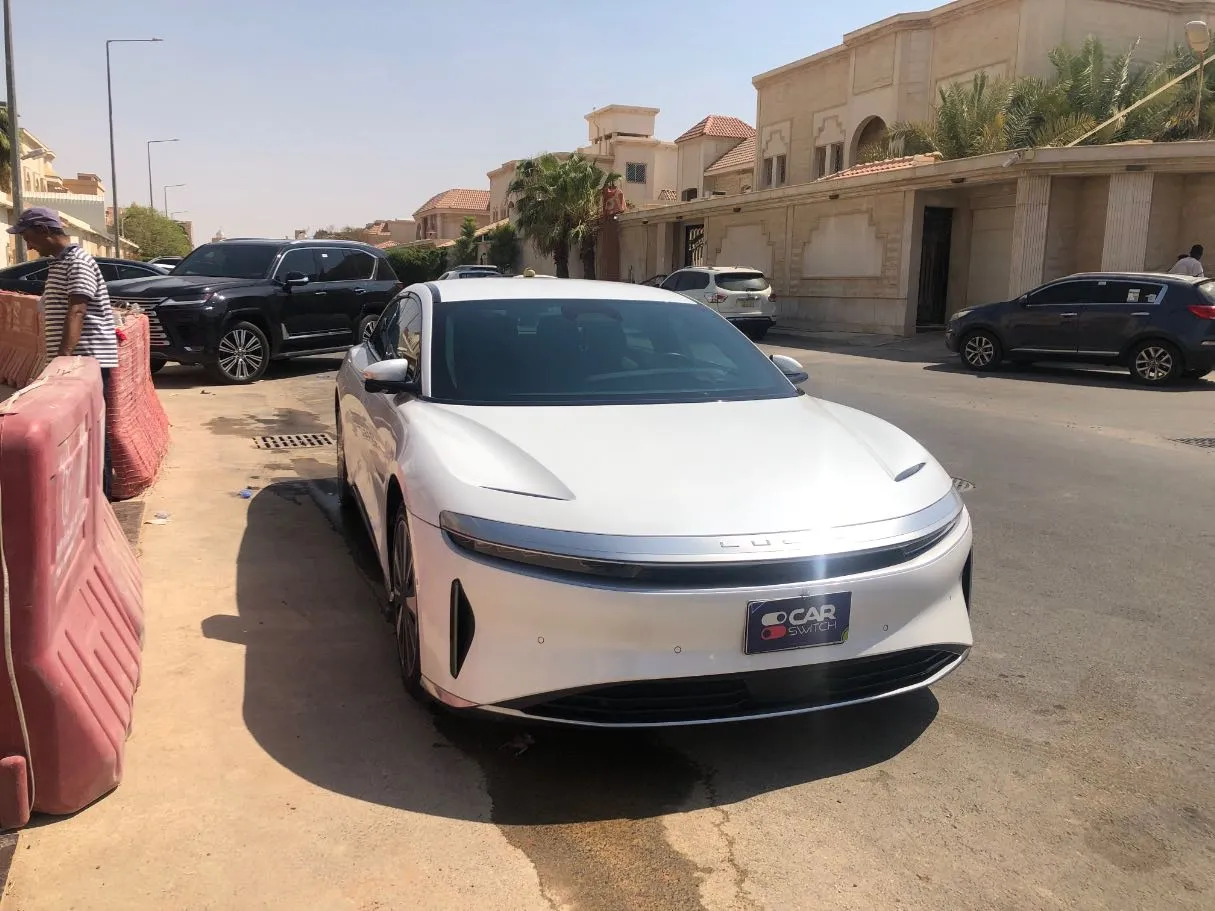 Car image 3
