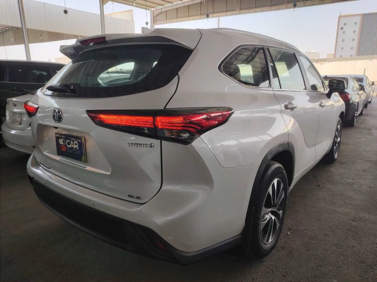 Car image 5