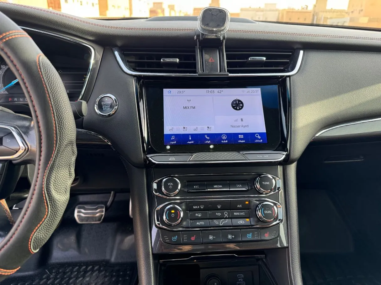 Car image 19