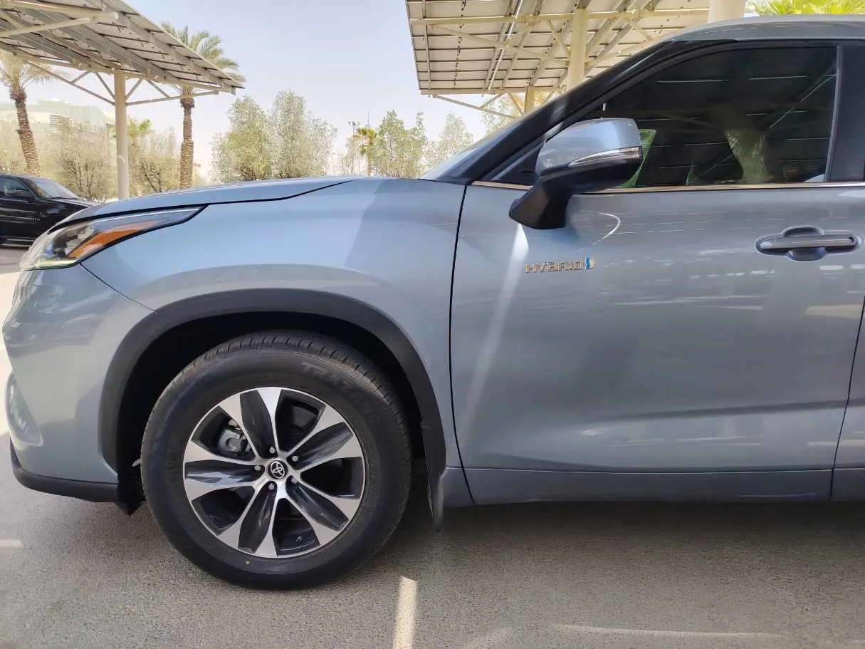 Car image 9