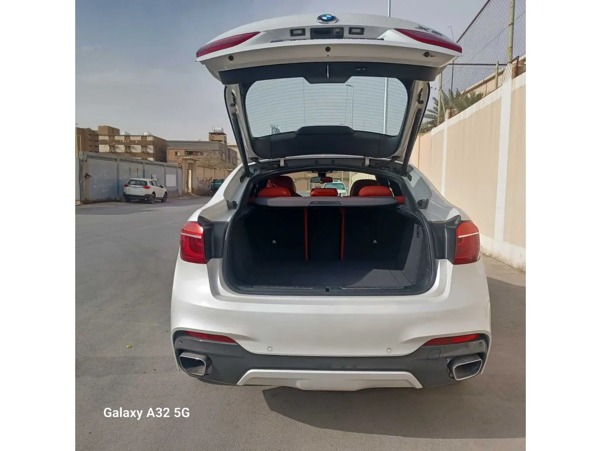Car image 26