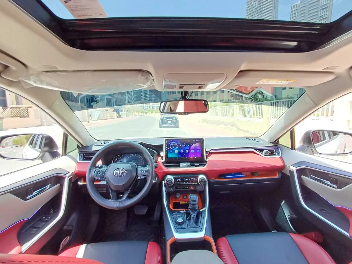 Car image 14