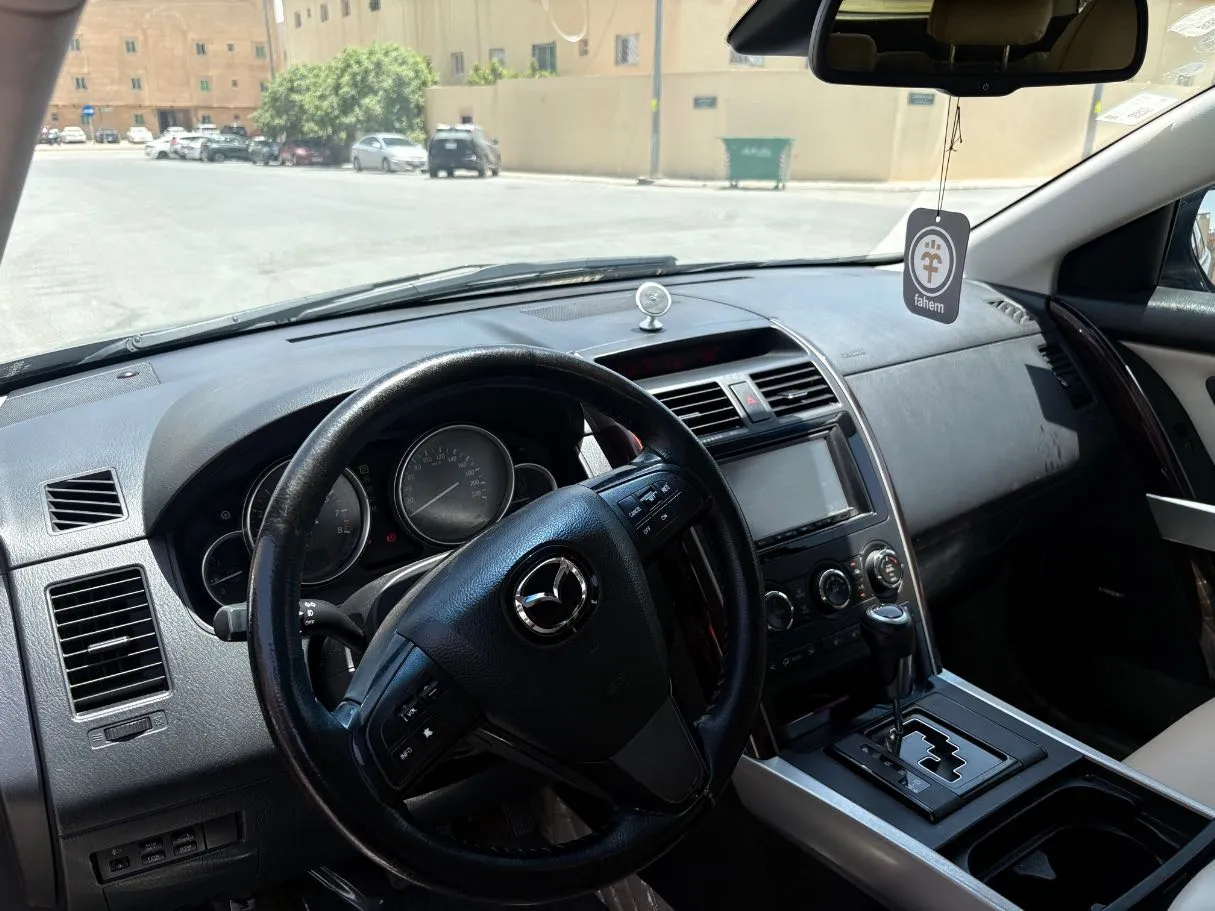 Car image 11