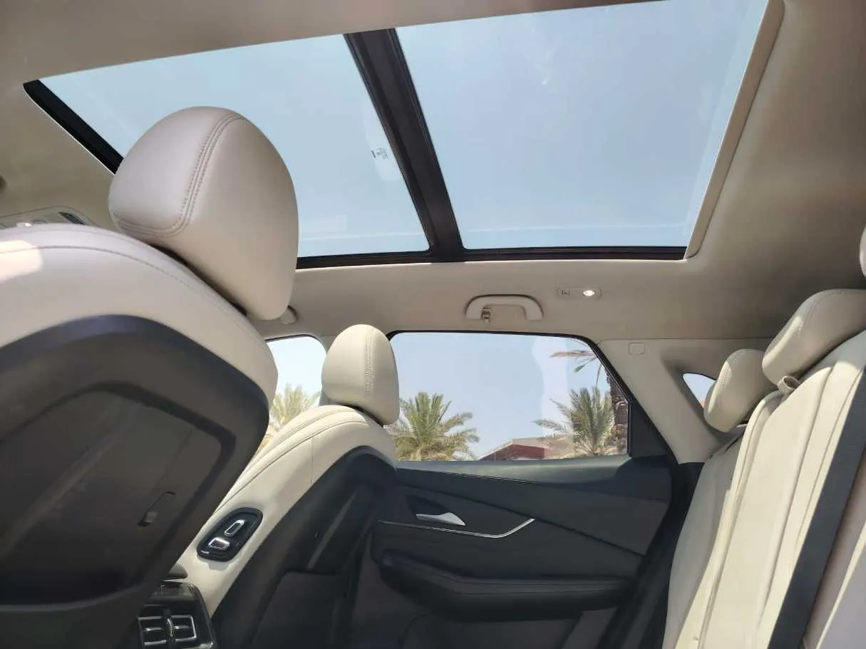 Car image 19