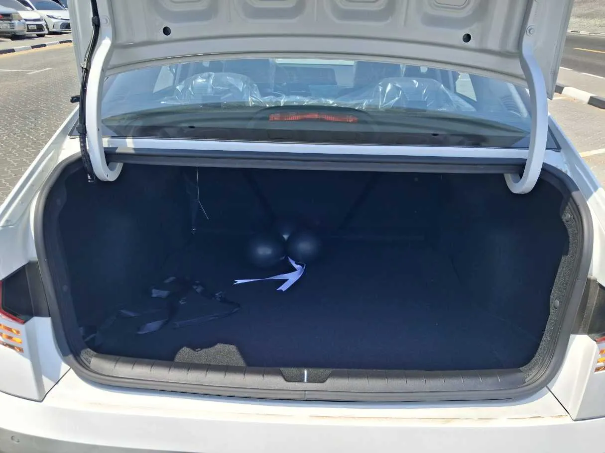 Car image 21