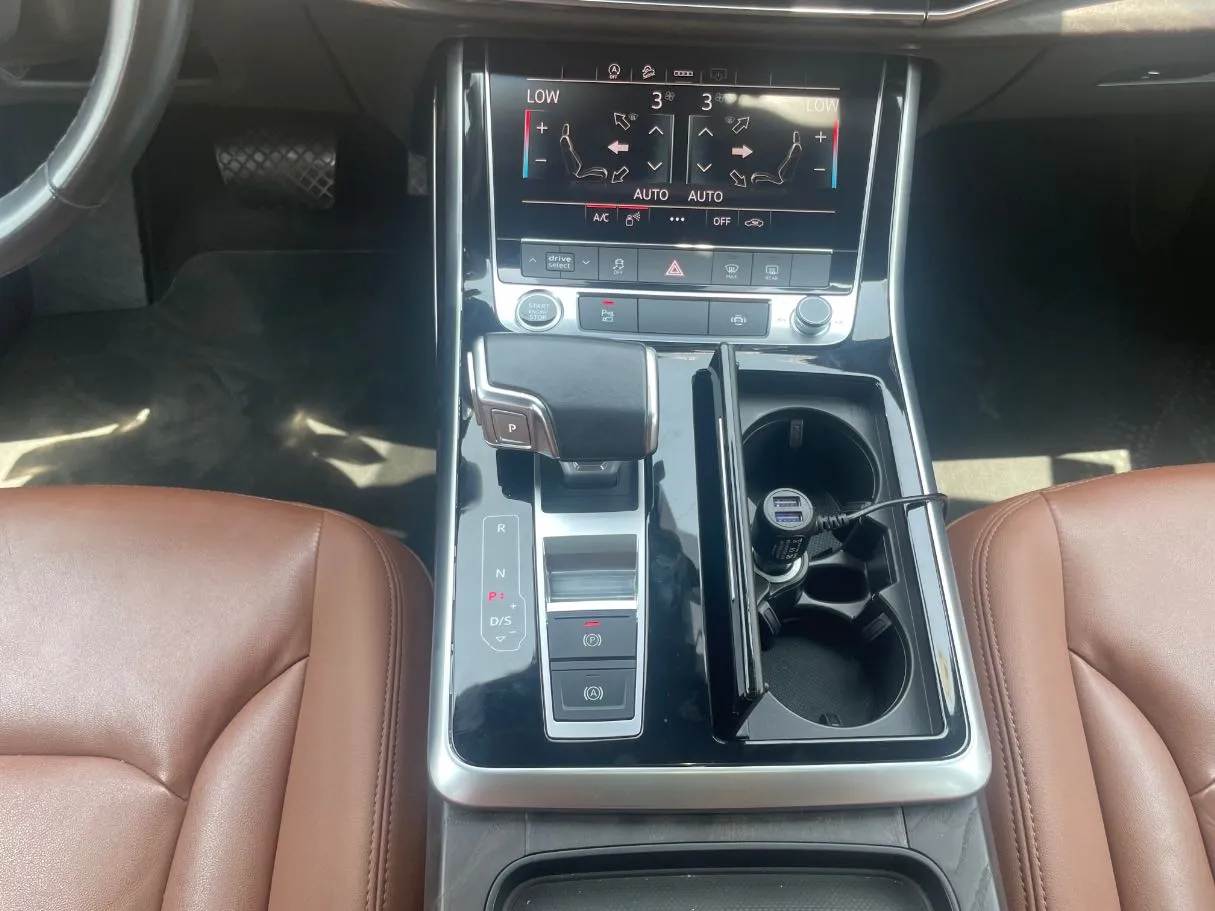 Car image 19