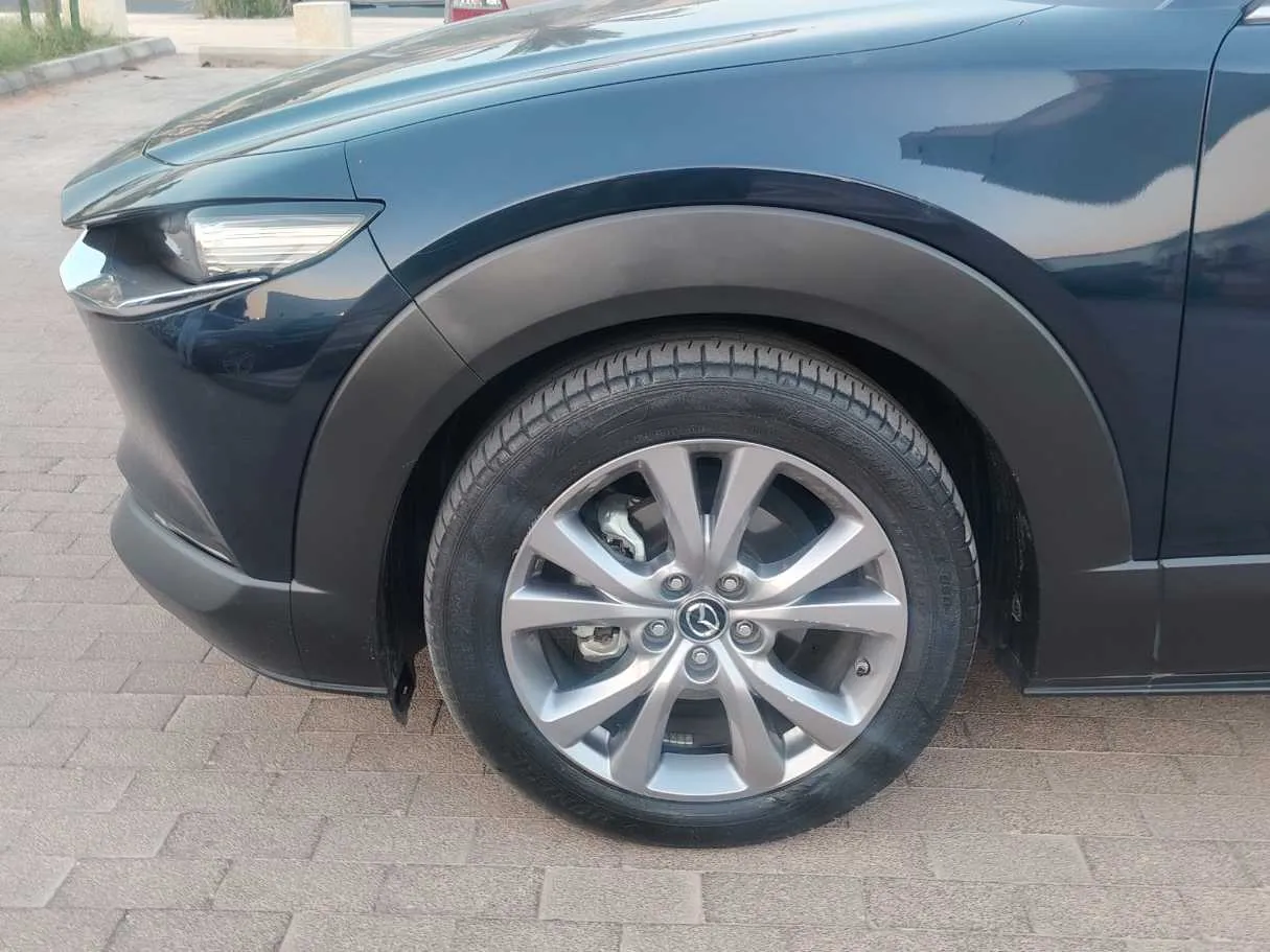 Car image 9