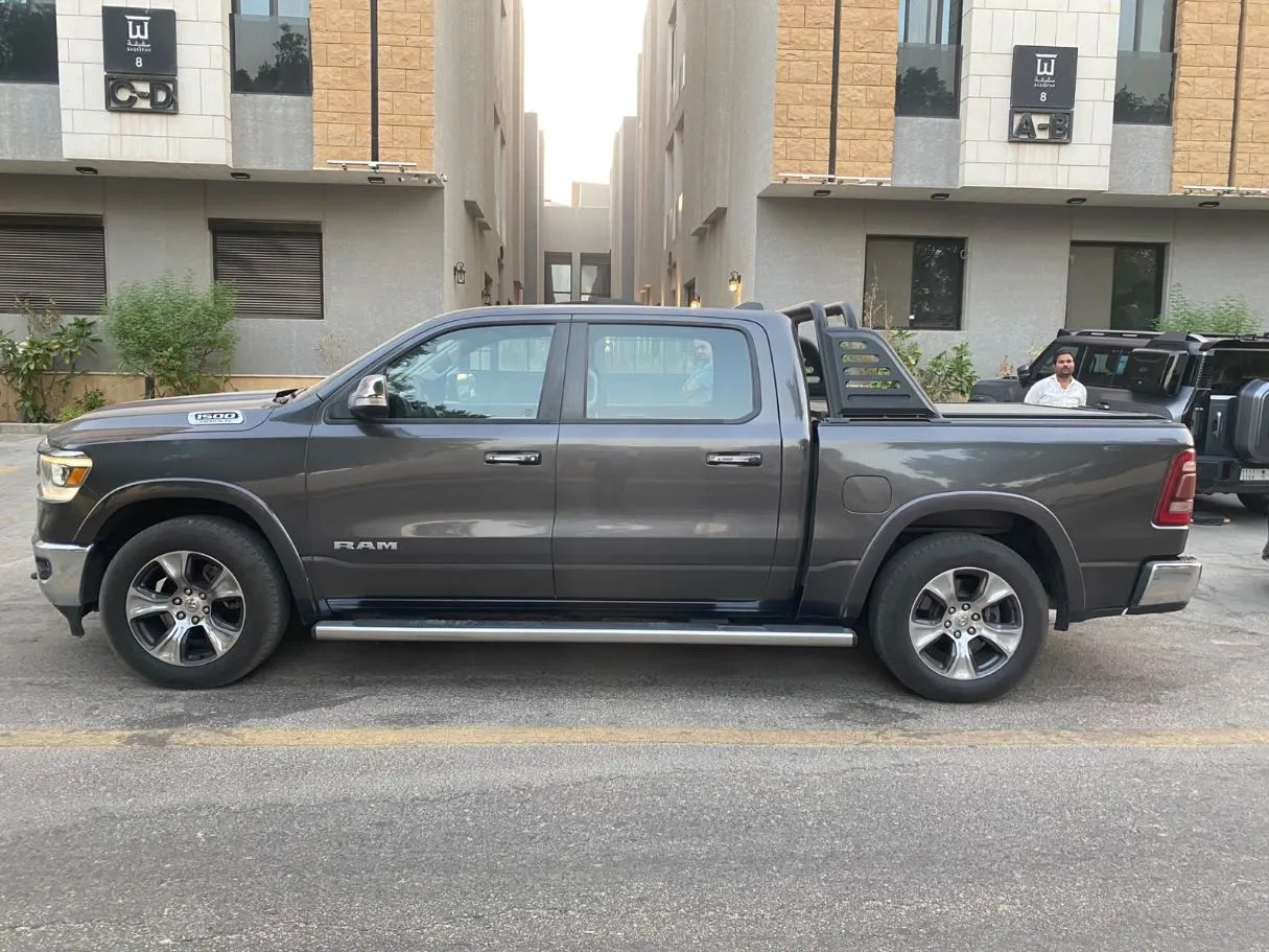 Car image 8