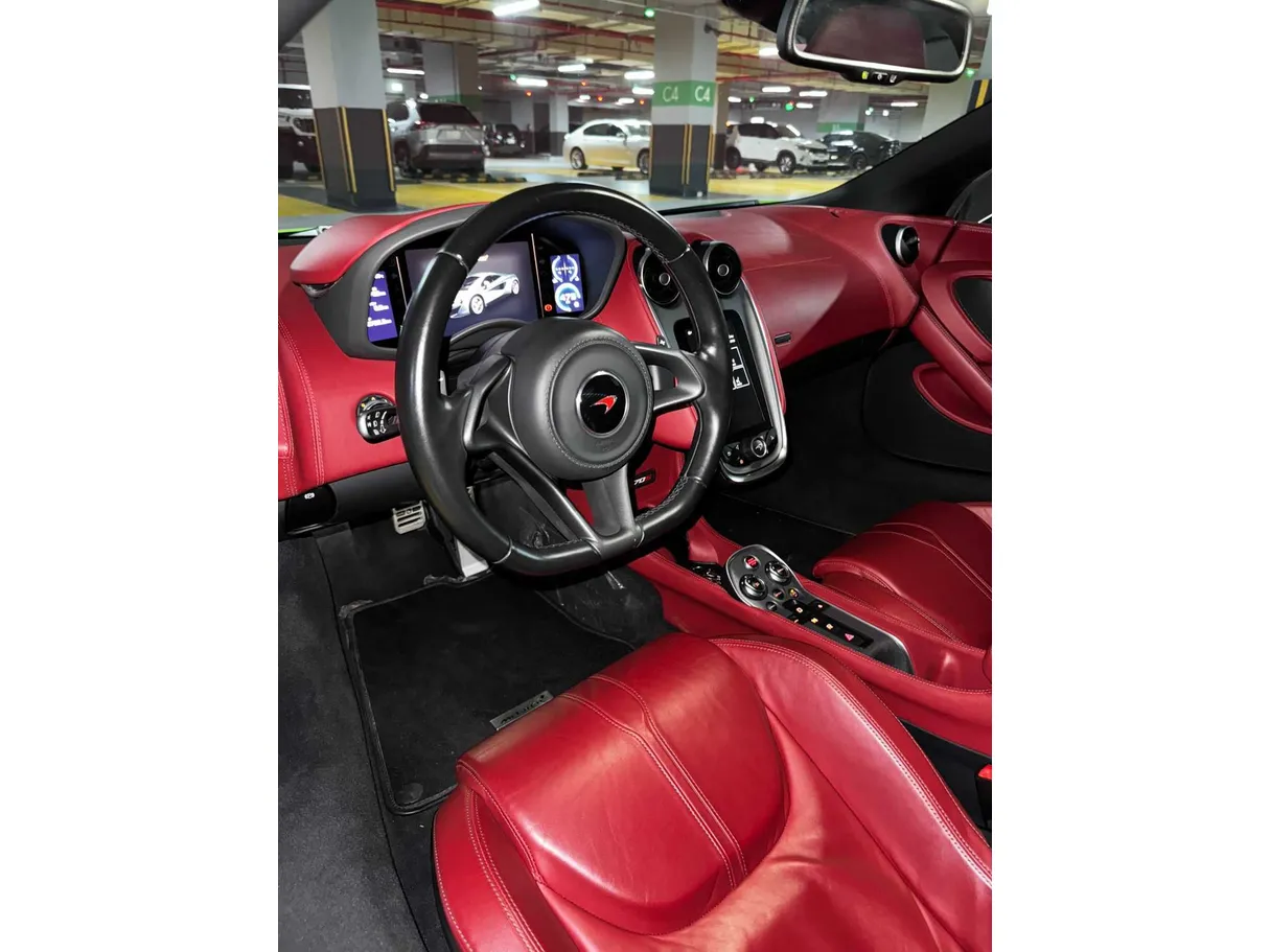 Car image 19