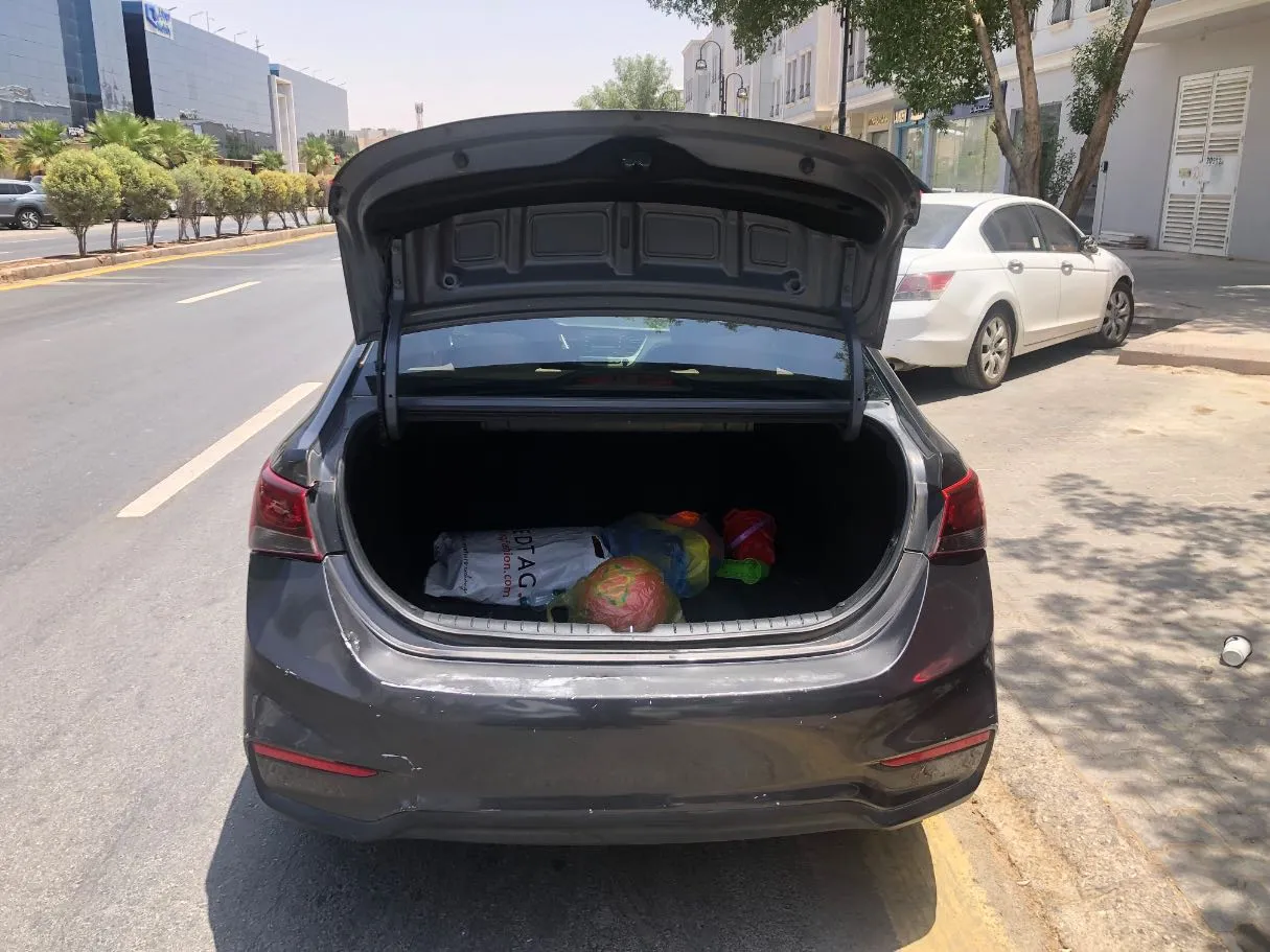 Car image 20