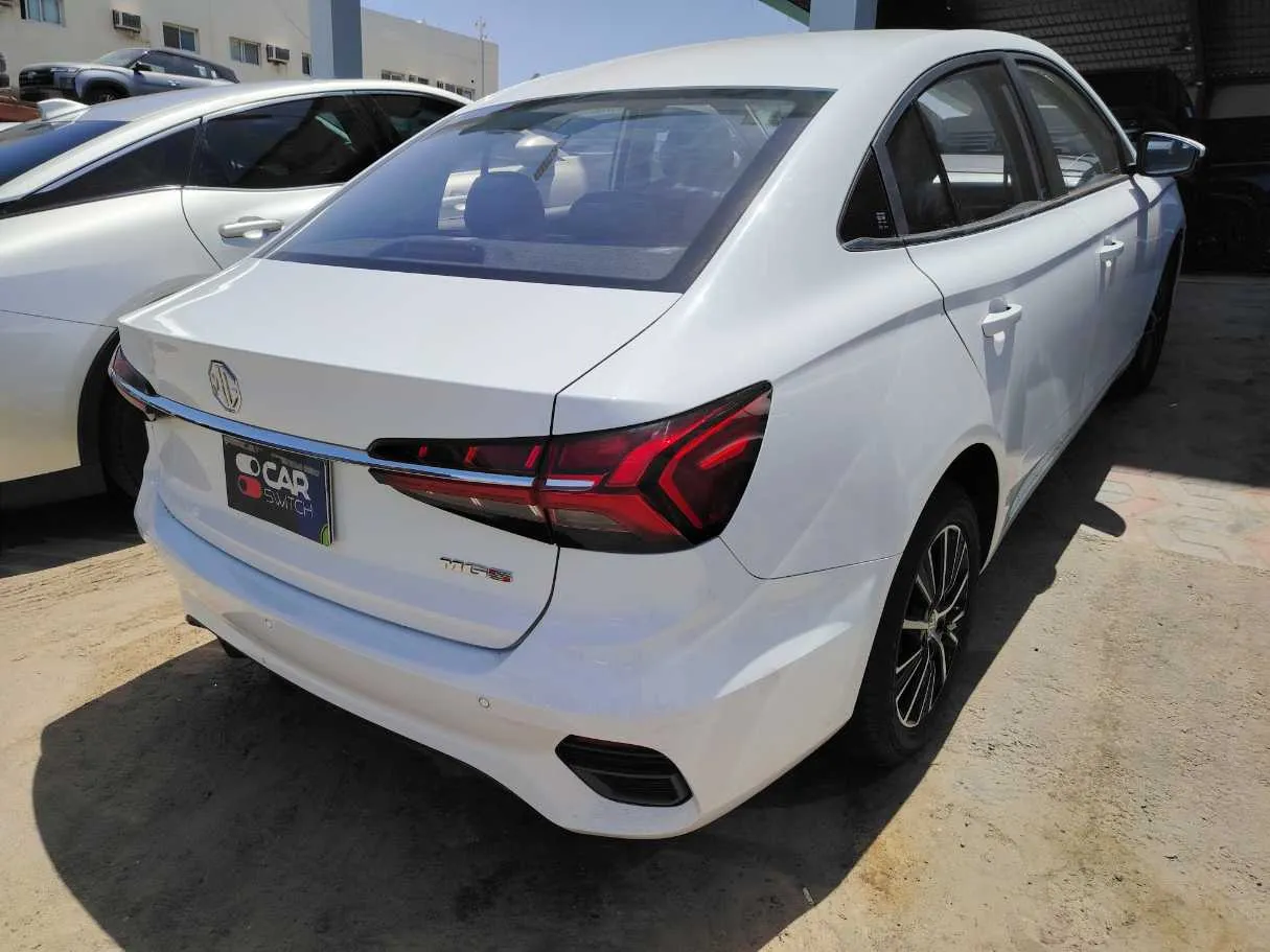 Car image 5
