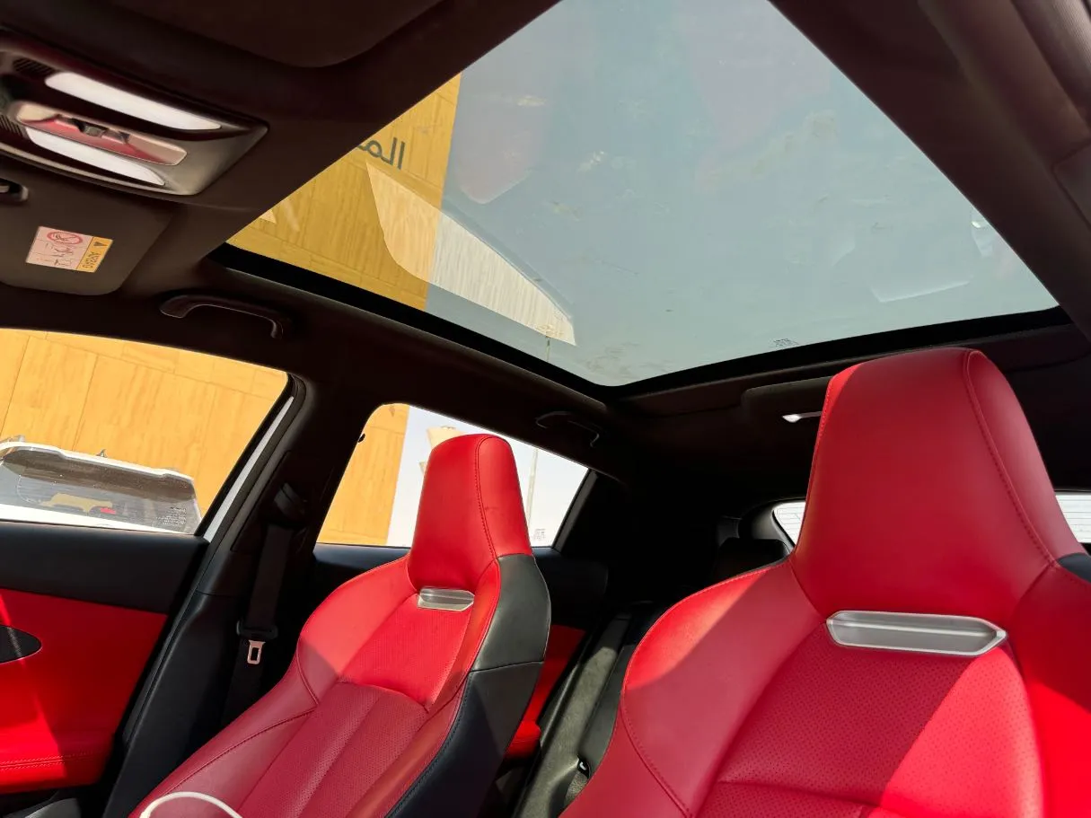 Car image 12