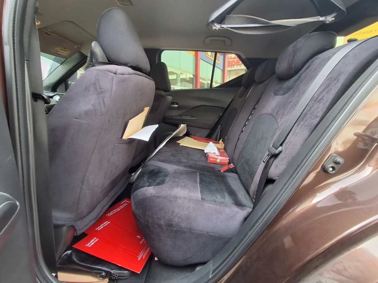 Car image 10