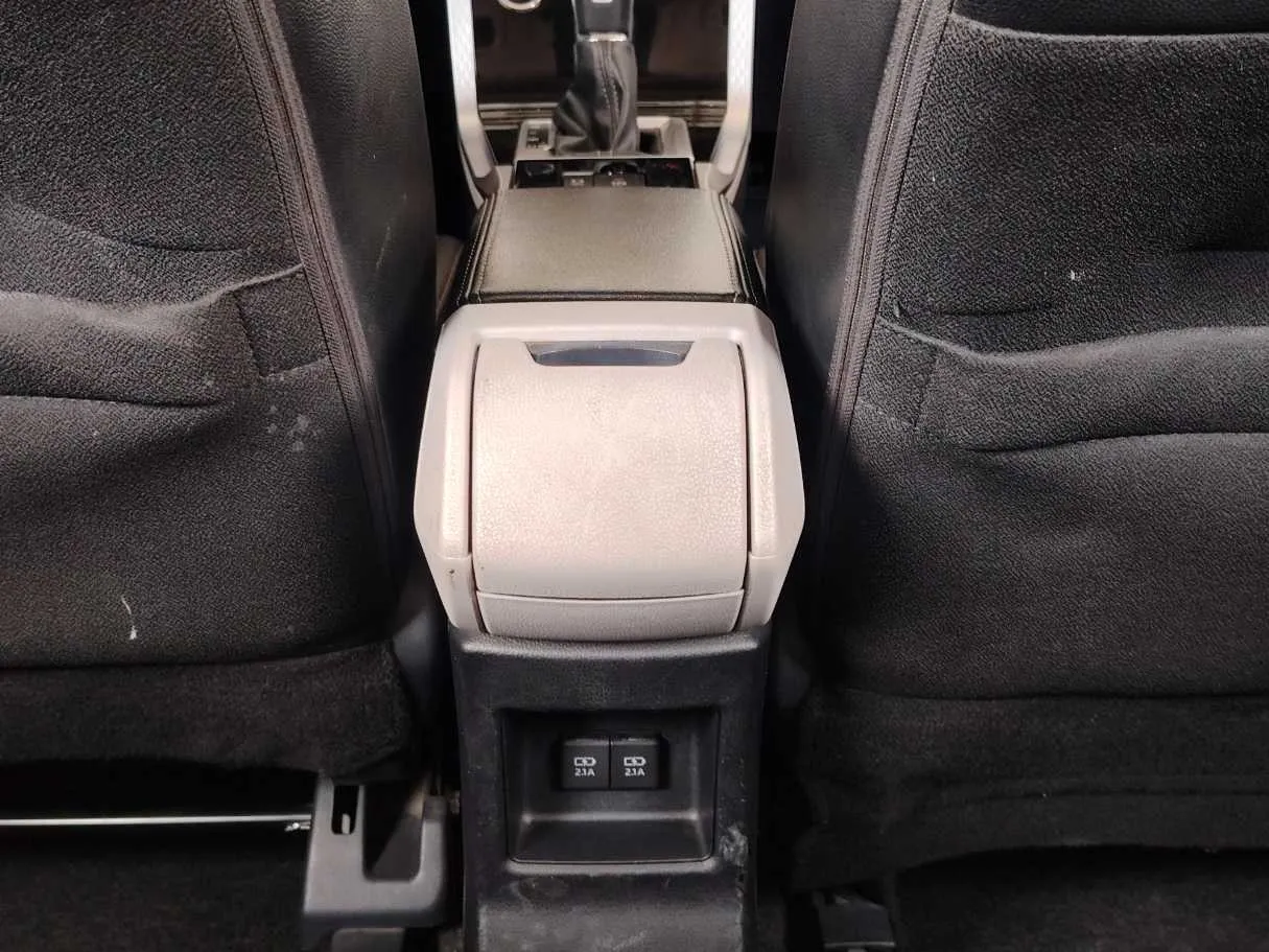 Car image 29