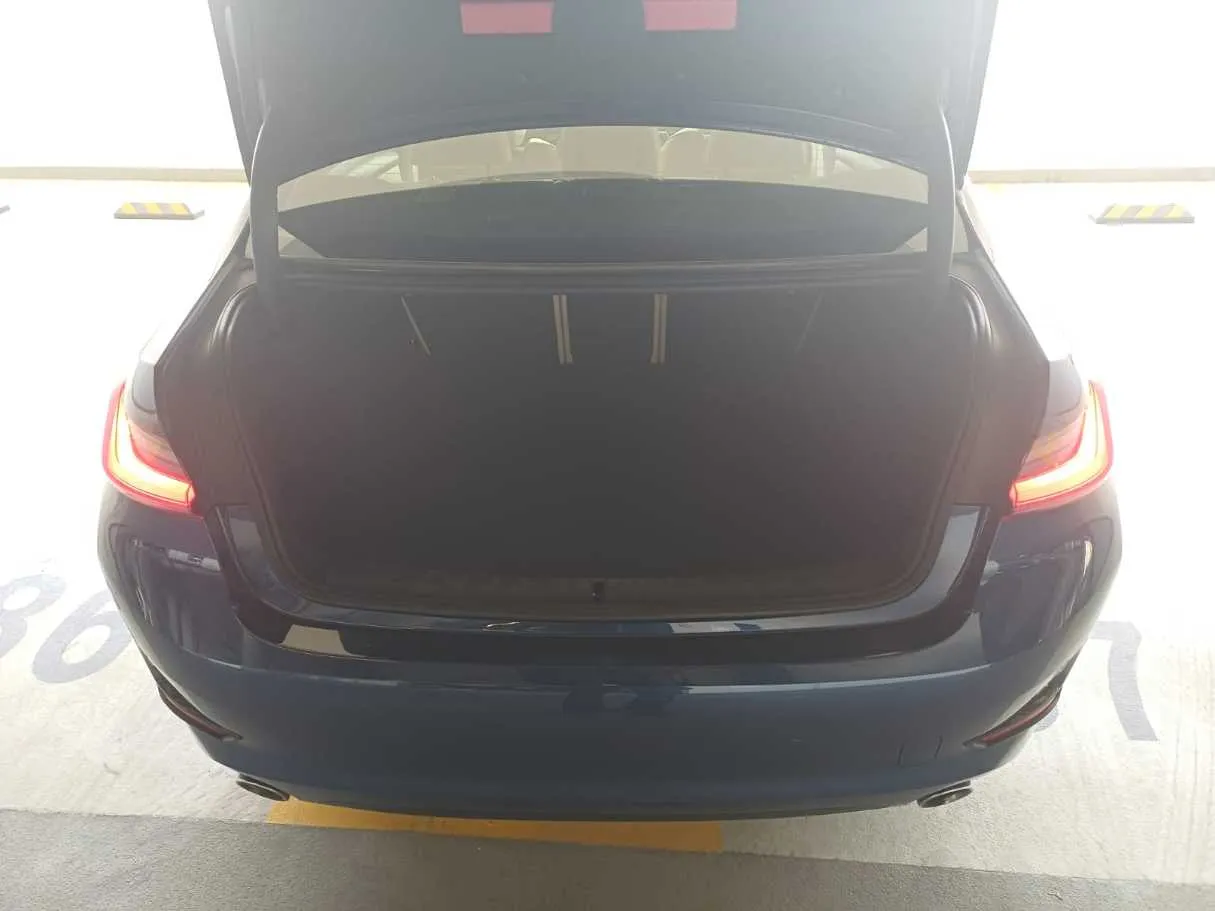 Car image 25