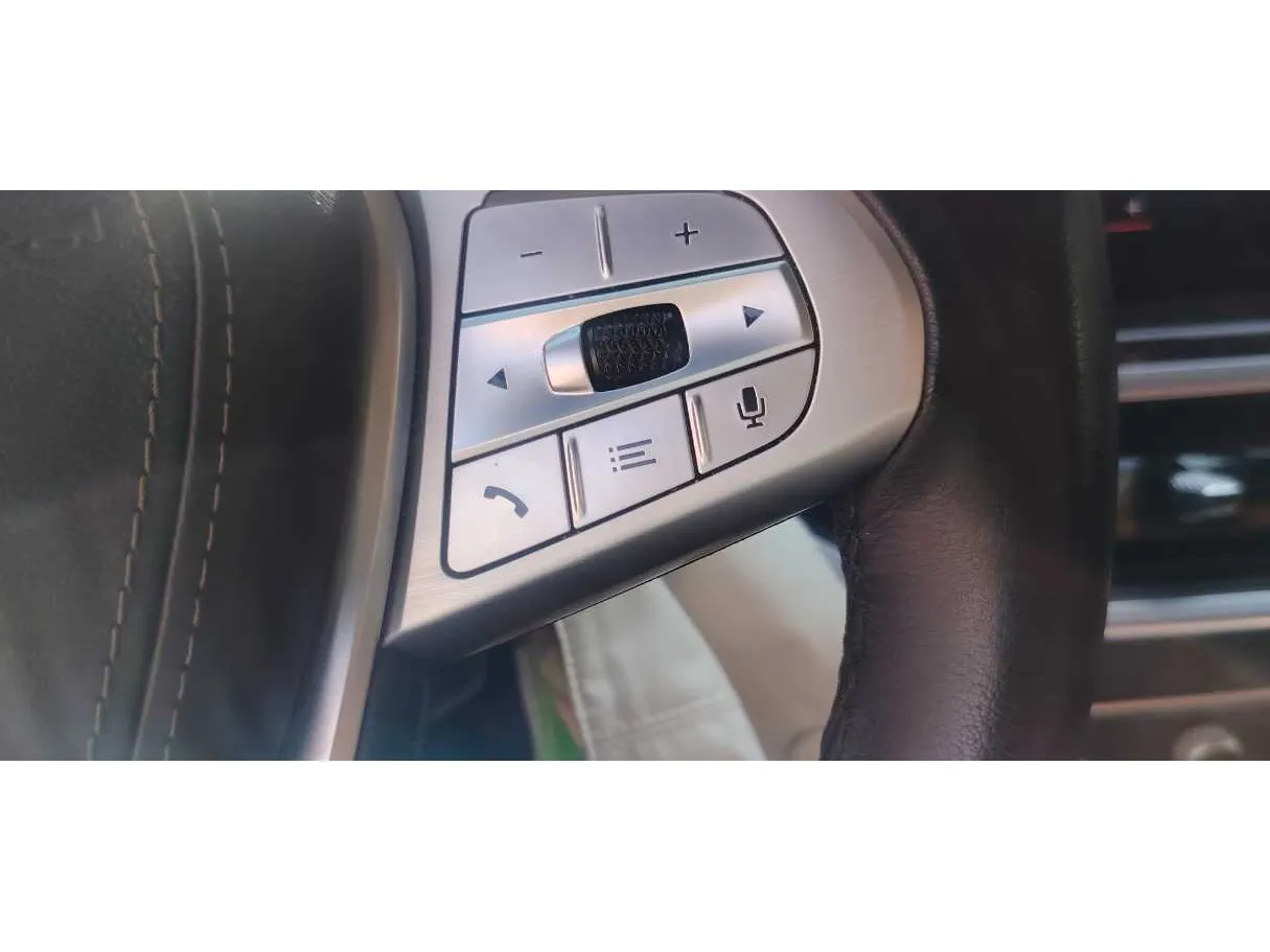 Car image 38