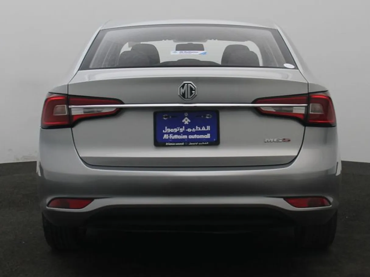Car image 12
