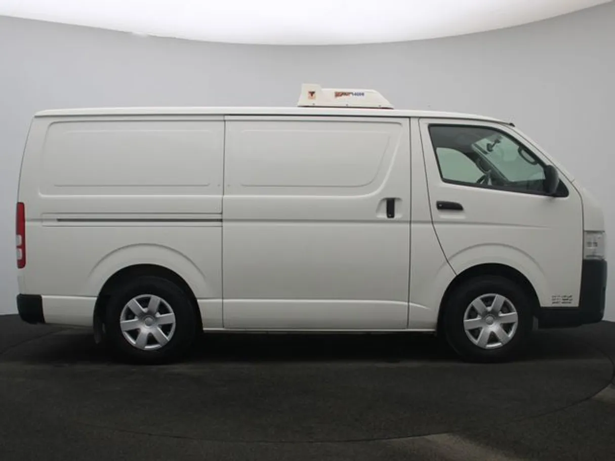 Car image 13