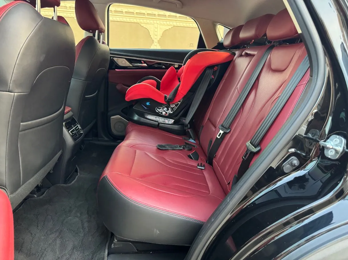 Car image 13