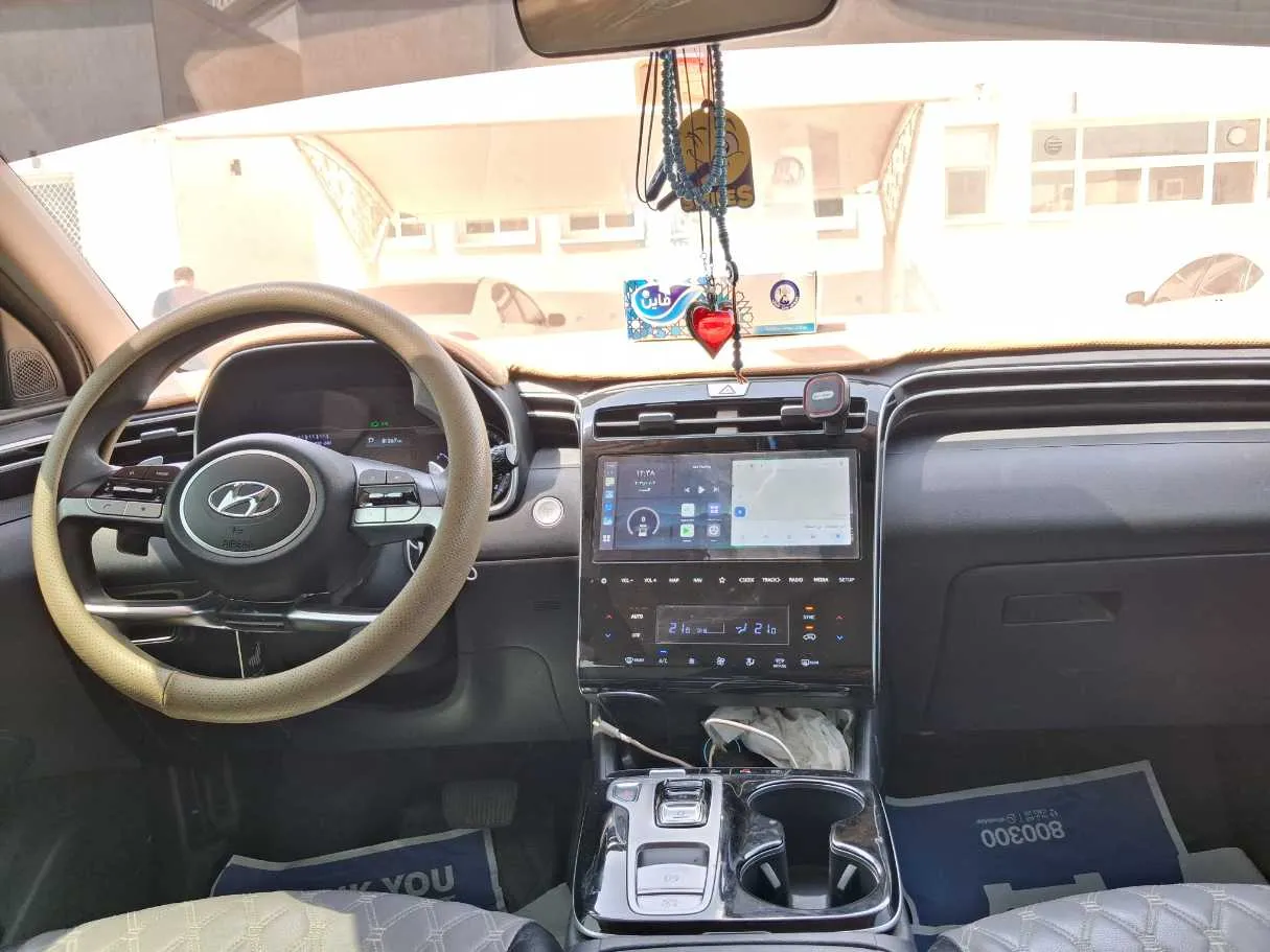 Car image 14