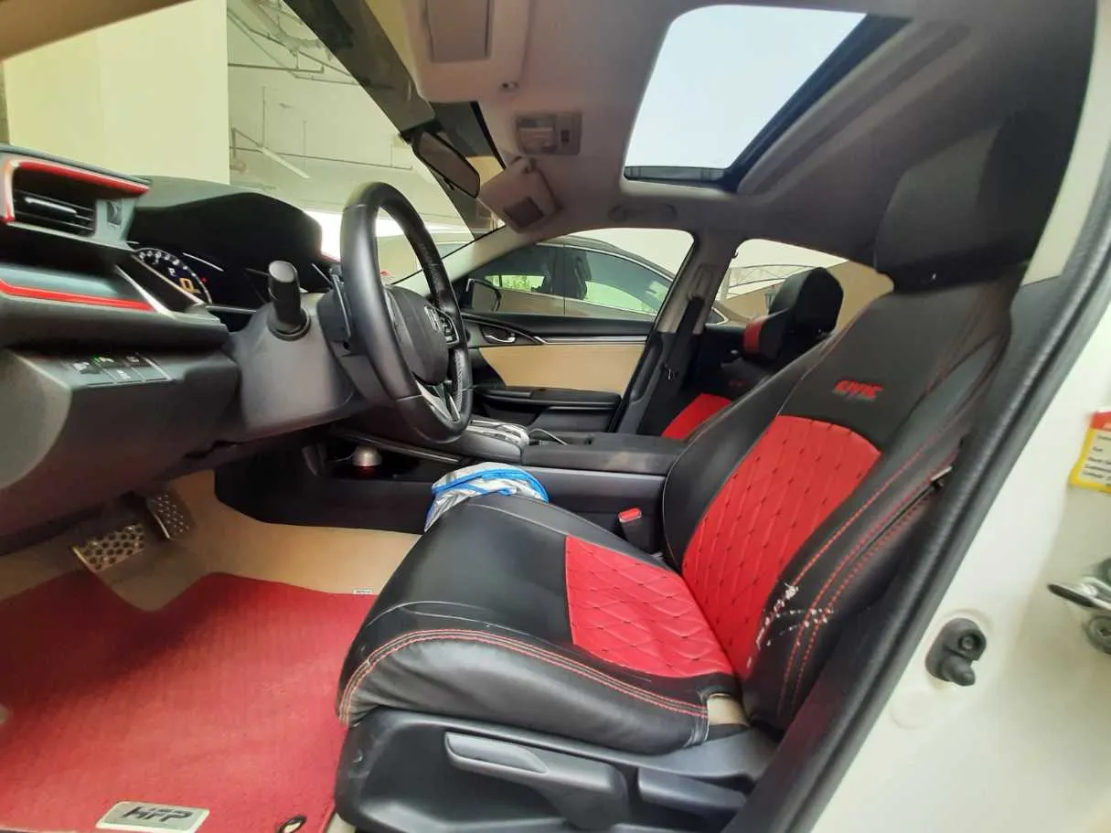 Car image 10