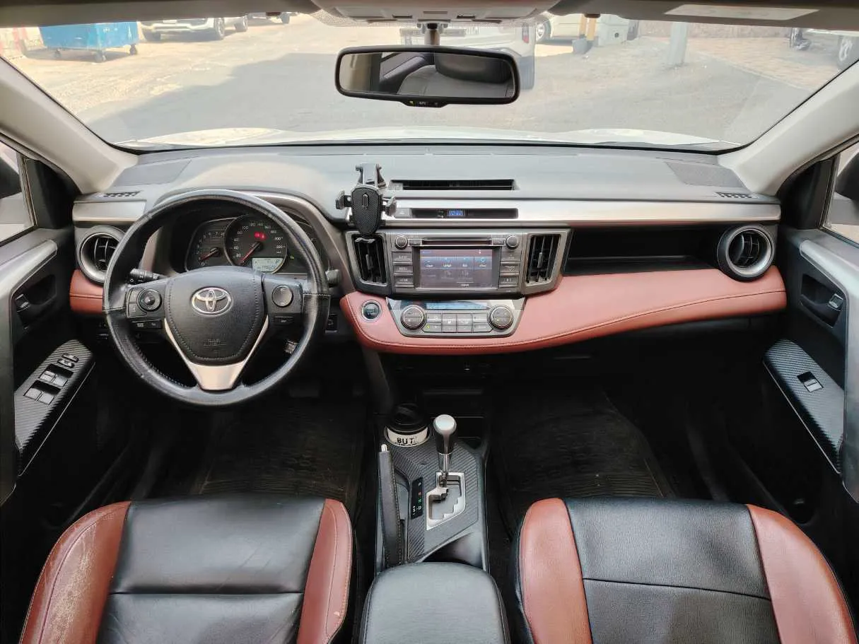 Car image 17