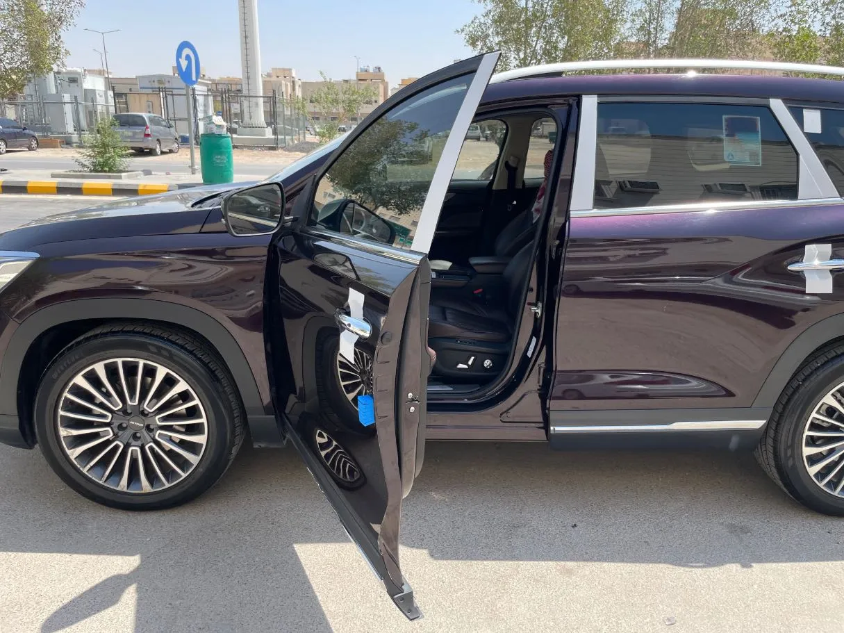 Car image 13