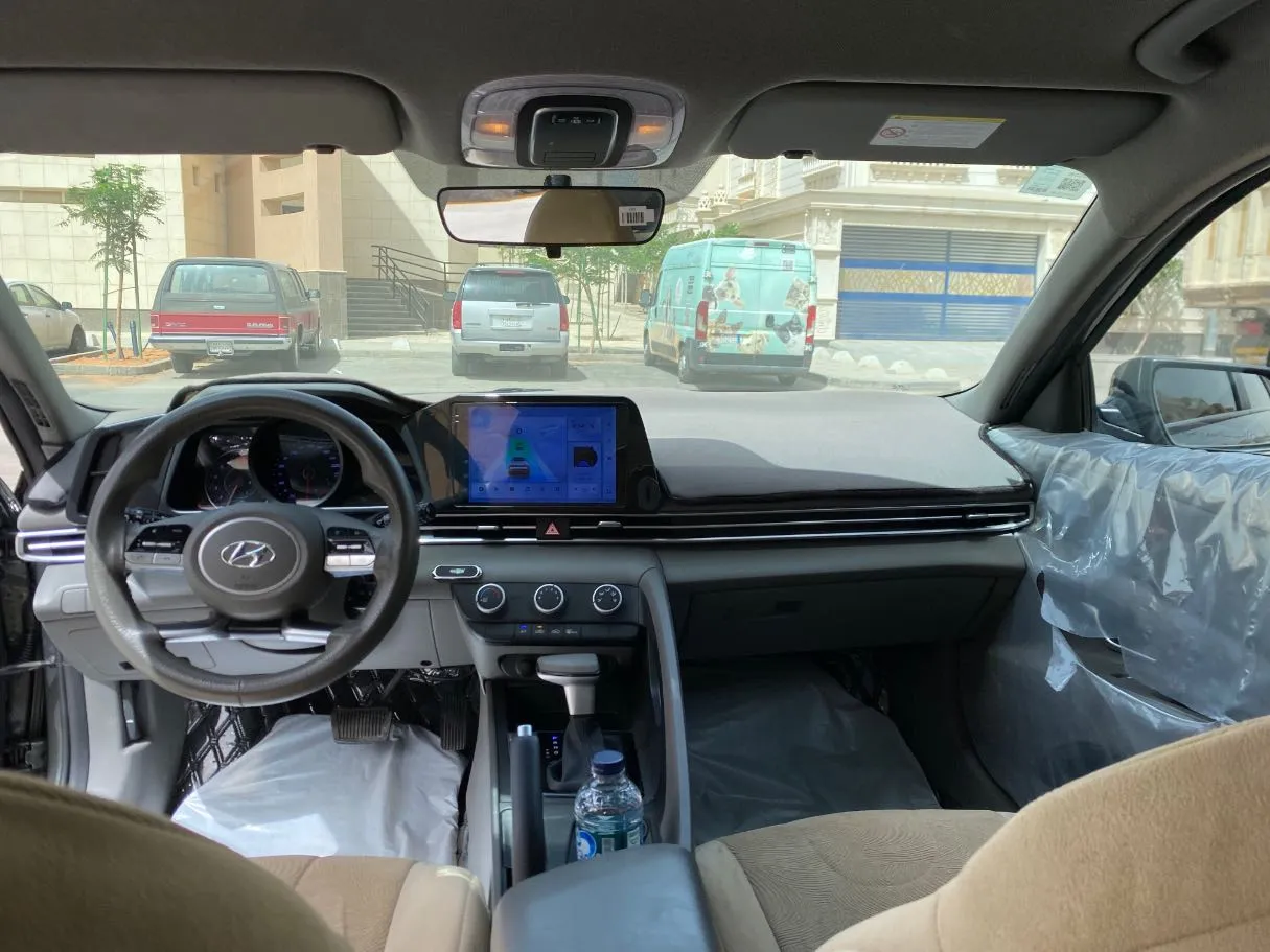 Car image 14