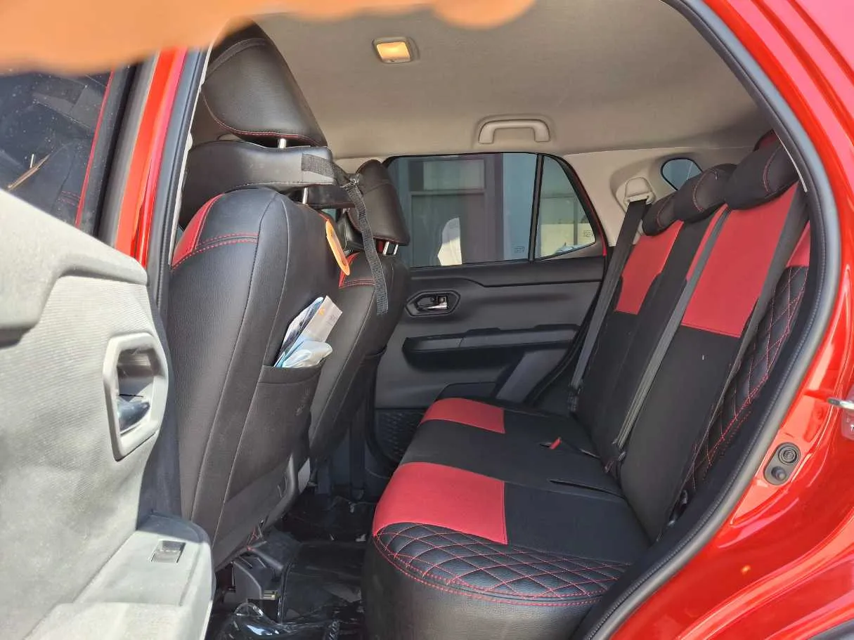 Car image 13